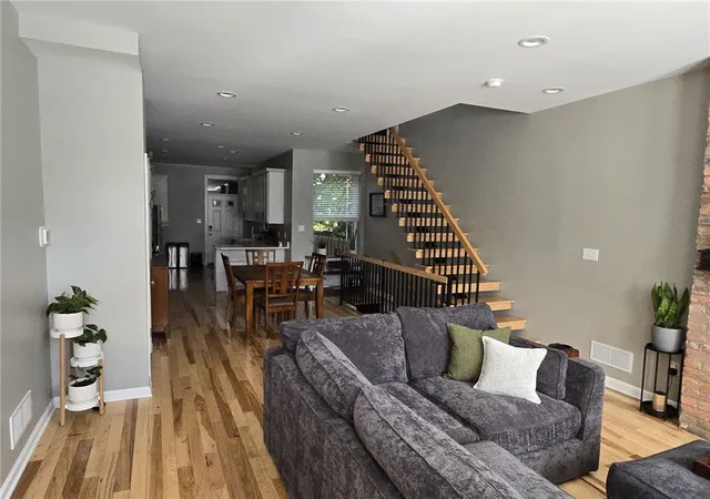 Photo 3 of Sale Pending at 5847 Pierce St, Shadyside, PA 15232 | MLS# 1765371 | Listing updated on 2026-09-11