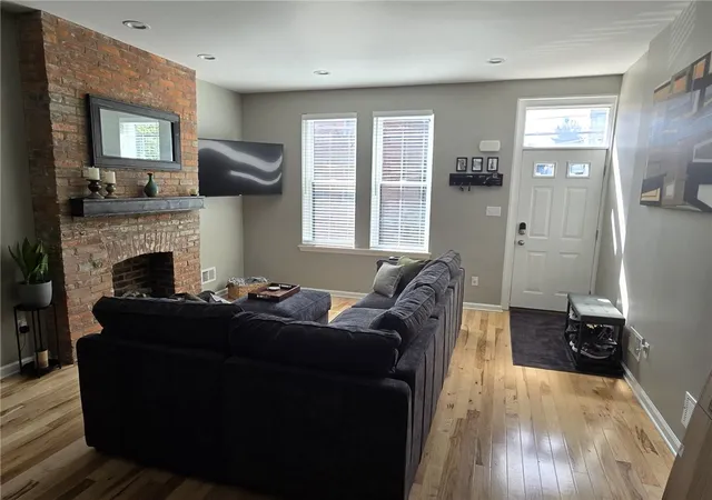 Photo 4 of Sale Pending at 5847 Pierce St, Shadyside, PA 15232 | MLS# 1765371 | Listing updated on 2026-09-11