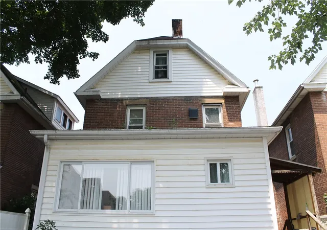Photo 3 of Single family home for sale at 811 Wood St, Butler, PA 16001 | MLS# 1765379 | Listing updated on 2026-09-08