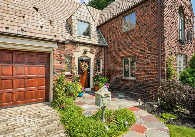 Photo 2 of Sale Pending at 3858 Brownsville Rd, Pittsburgh, PA 15227 | MLS# 1765413 | Listing updated on 2026-09-14