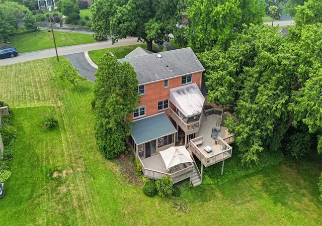 Photo 2 of Single family home for sale at 2625 Fairgreen Dr, Pittsburgh, PA 15241 | MLS# 1765367 | Listing updated on 2026-10-15