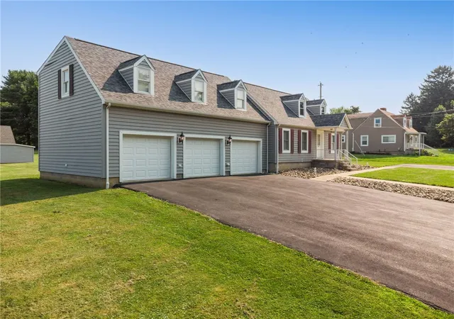 Photo 2 of Single family home for sale at 1676 E Laurel Cir, Mount Pleasant, PA 15666 | MLS# 1765216 | Listing updated on 2026-09-14