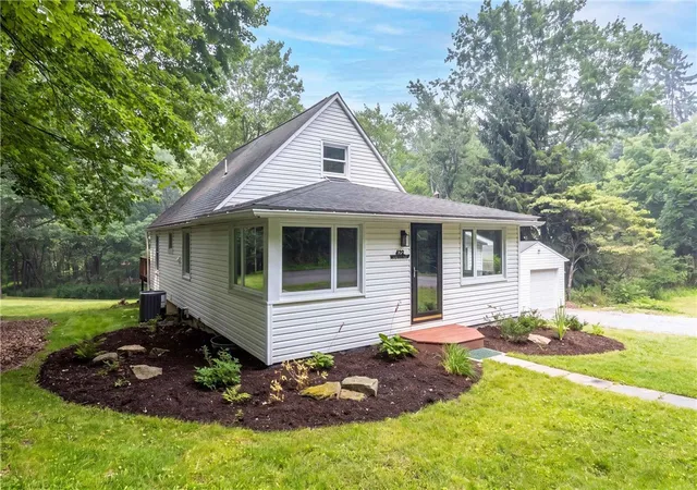 Photo 3 of Sale Pending at 420 Dutchtown Rd, Butler, PA 16002 | MLS# 1765220 | Listing updated on 2026-09-14