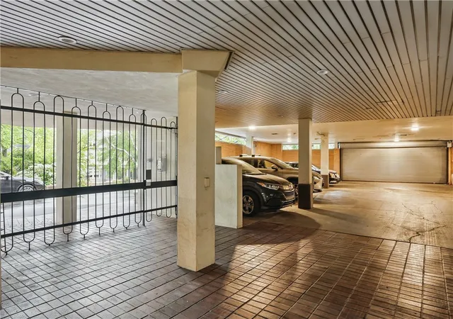 Listing Photo 5 - Condo for sale in building located at 5048 5th Ave, Pittsburgh, PA 15232 - Unit #101