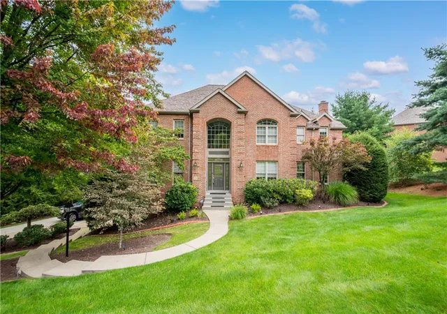 Photo 2 of Single family home for sale at 301 Bunker Hl Dr, Peters Twp, PA 15317 | MLS# 1765376 | Listing updated on 2026-09-12