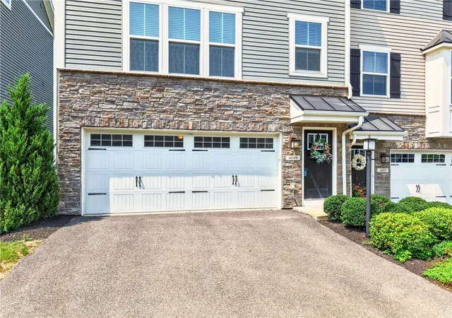 Photo 2 of Townhouse for sale at 4009 Crown Dr, South Park, PA 15129 | MLS# 1765009 | Listing updated on 2026-09-14