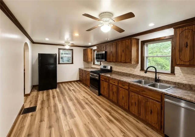 Photo 4 of Single family home for sale at 409 Penn Ave, Leechburg Boro, PA 15656 | MLS# 1764623 | Listing updated on 2026-09-12