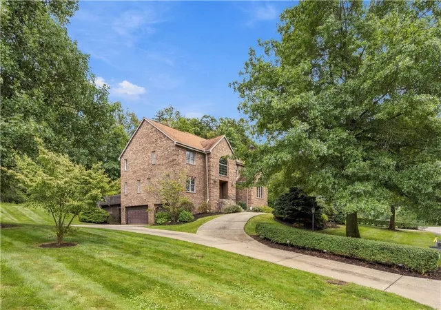 Photo 2 of Single family home for sale at 118 Wedgewood Dr, Richland, PA 15044 | MLS# 1765180 | Listing updated on 2026-10-20
