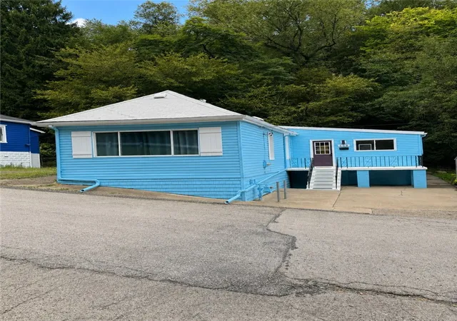 Photo 1 of Single family home for sale at 658 14th Street Ext, Monaca, PA 15061 | MLS# 1765648 | Listing updated on 2026-09-14