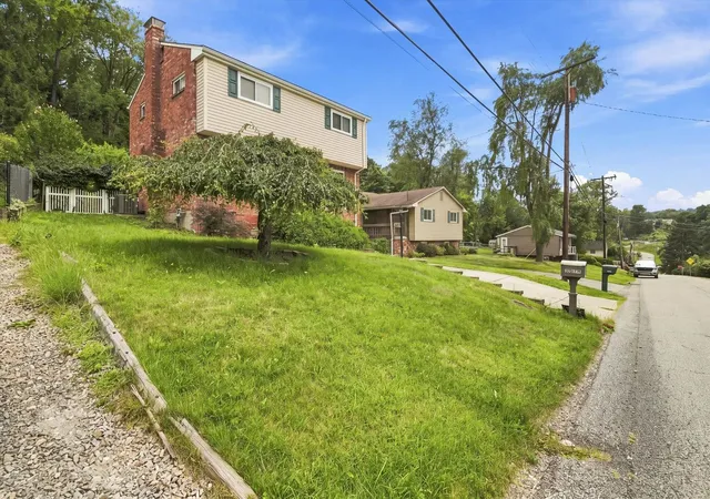 Photo 3 of Single family home for sale at 5877 Pleasant St, South Park, PA 15129 | MLS# 1765810 | Listing updated on 2026-10-21
