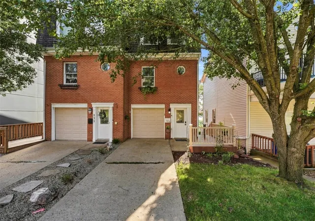 Townhouse for sale at 133 Meridan St, Mt Washington, PA 15211 | MLS# 1765164