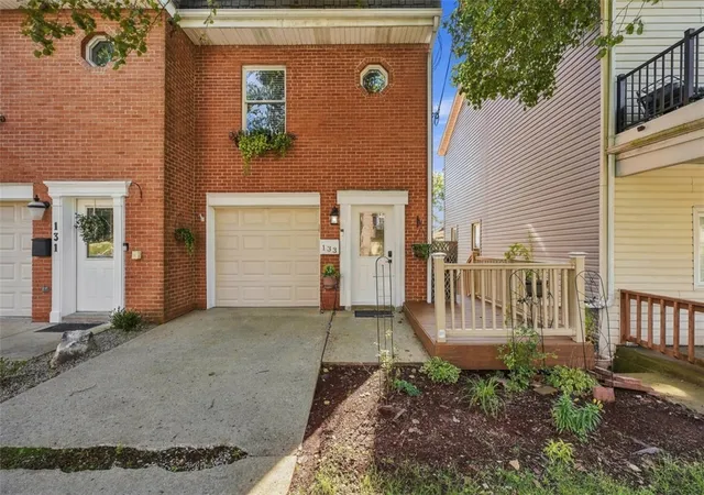 Photo 3 of Townhouse for sale at 133 Meridan St, Mt Washington, PA 15211 | MLS# 1765164 | Listing updated on 2026-10-18