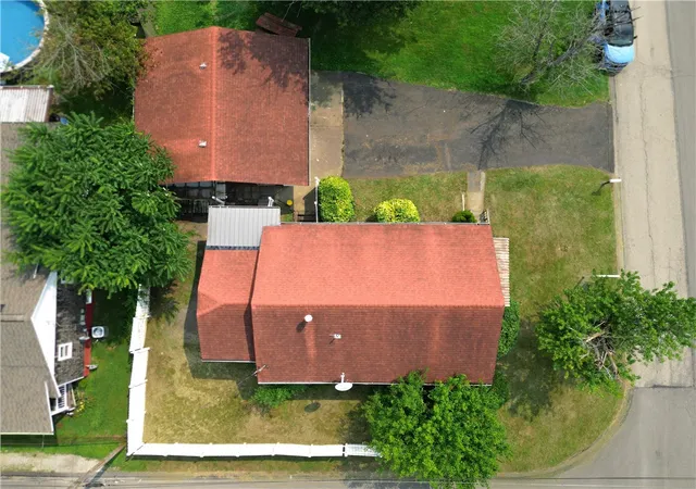 Photo 3 of Single family home for sale at 490 Glenn St, City Of Washington, PA 15301 | MLS# 1765125 | Listing updated on 2026-10-20