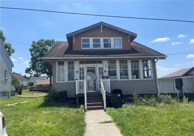 Photo 3 of Single family home for sale at 304 Fell St, Belle Vernon, PA 15012 | MLS# 1766011 | Listing updated on 2026-09-03