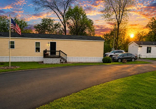 Photo 2 of Manufactured home for sale at 621 Park Ln, Mount Pleasant, PA 15666 | MLS# 1766017 | Listing updated on 2026-09-04