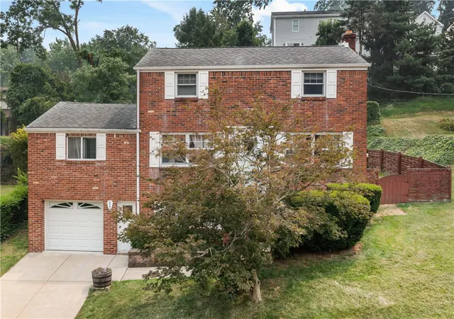 Photo 2 of Single family home for sale at 652 Fernhill Ave, Brookline, PA 15226 | MLS# 1765908 | Listing updated on 2026-09-01