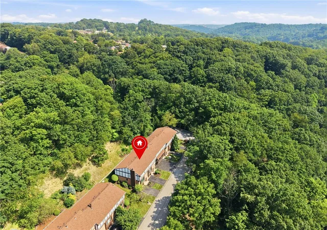 Photo 3 of Condo for sale at 239 Thornberry Dr, Ross Twp, PA 15237 | MLS# 1766154 | Listing updated on 2026-09-20