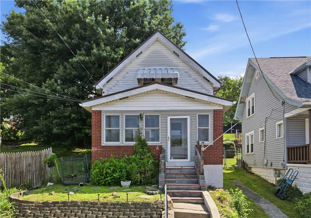 Photo 1 of Single family home for sale at 1633 Creedmoor Ave, Brookline, PA 15226 | MLS# 1765936 | Listing updated on 2026-09-11