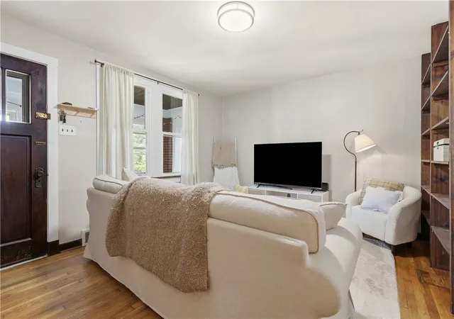 Photo 3 of Single family home for sale at 1633 Creedmoor Ave, Brookline, PA 15226 | MLS# 1765936 | Listing updated on 2026-09-11