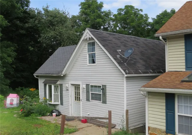 Photo 2 of Single family home for sale at 144 Armstrong Ave, City Of But Sw, PA 16001 | MLS# 1766216 | Listing updated on 2026-10-05