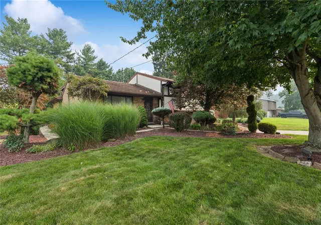 Photo 1 of Single family home for sale at 220 Vernon Ave, Washington Twp, PA 15012 | MLS# 1766045 | Listing updated on 2026-09-14
