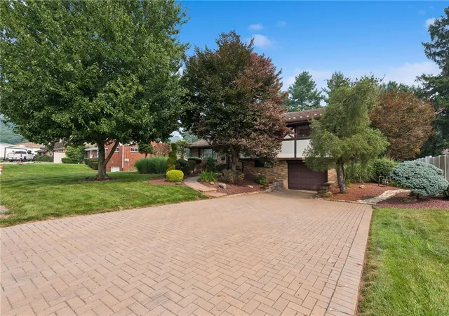 Photo 3 of Single family home for sale at 220 Vernon Ave, Washington Twp, PA 15012 | MLS# 1766045 | Listing updated on 2026-09-14