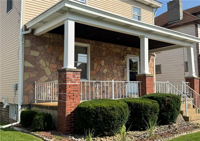Photo 3 of Single family home for sale at 530 Green St, Brownsville, PA 15417 | MLS# 1766270 | Listing updated on 2026-09-04