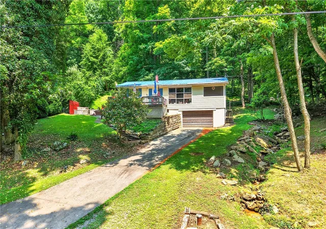 Photo 1 of Single family home for sale at 627 E Lakeview Rd, Henry Clay Twp, PA 15424 | MLS# 1765727 | Listing updated on 2026-09-14