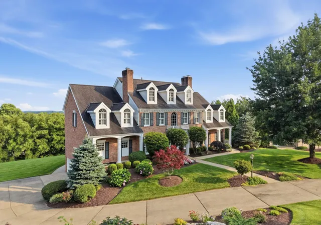 Photo 3 of Single family home for sale at 337 Snowberry Cir, Peters Twp, PA 15367 | MLS# 1766387 | Listing updated on 2026-09-08