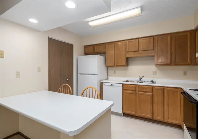 Photo 4 of Condo for sale at 207 Clubhouse Dr, South Strabane, PA 15301 | MLS# 1766256 | Listing updated on 2026-09-09