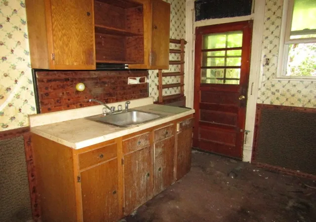Photo 3 of Single family home for sale at 1317 Margaret St, Munhall, PA 15120 | MLS# 1766454 | Listing updated on 2026-09-08