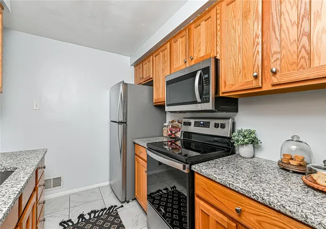 Photo 3 of Condo for sale at 302 Elm Ct, Ross Twp, PA 15237 | MLS# 1766291 | Listing updated on 2026-09-13