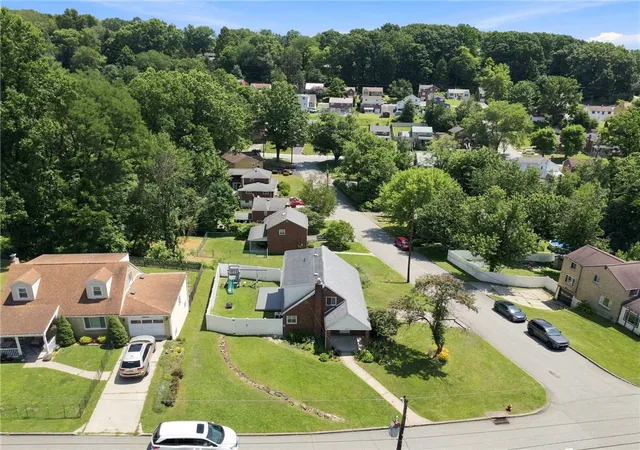Photo 2 of Single family home for sale at 86 Glenview Ave, City Of Greensburg, PA 15601 | MLS# 1766542 | Listing updated on 2026-09-24