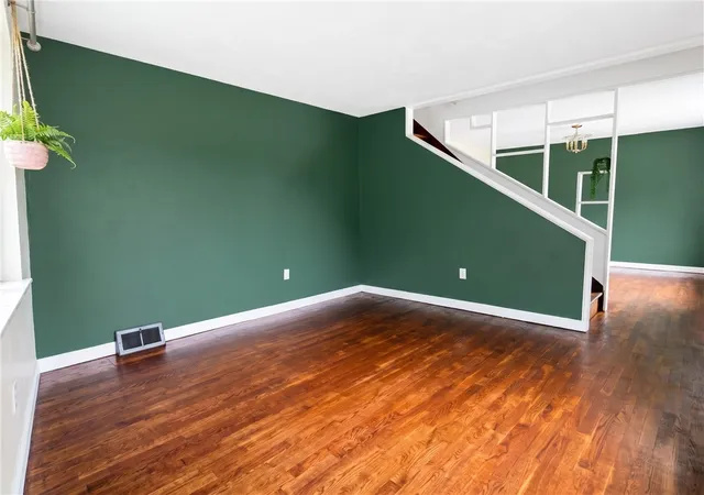 Photo 3 of Single family home for sale at 86 Glenview Ave, City Of Greensburg, PA 15601 | MLS# 1766542 | Listing updated on 2026-09-24