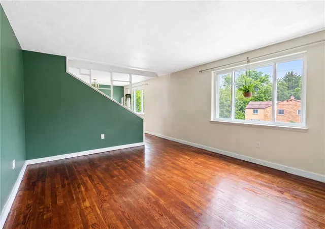Photo 4 of Single family home for sale at 86 Glenview Ave, City Of Greensburg, PA 15601 | MLS# 1766542 | Listing updated on 2026-09-24