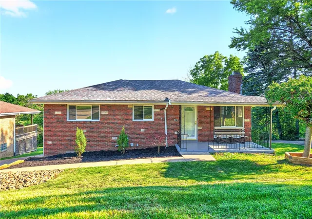 Photo 1 of Sale Pending at 621 Woodland Rd, Canonsburg, PA 15317 | MLS# 1766255 | Listing updated on 2026-09-08