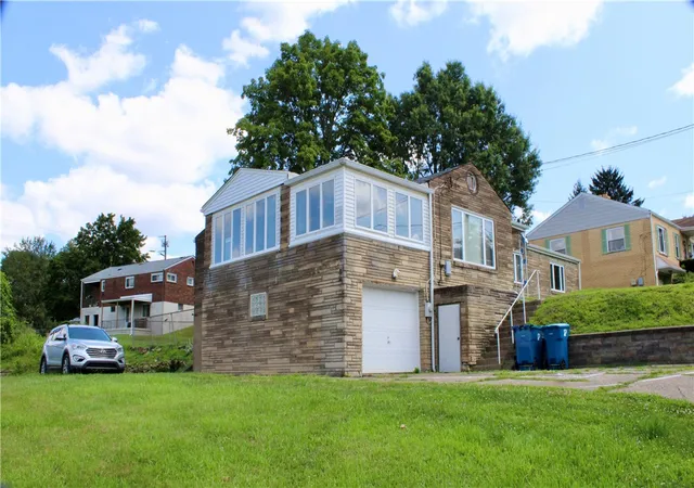 Photo 2 of Single family home for sale at 1401 Elliott St, Verona, PA 15147 | MLS# 1766587 | Listing updated on 2026-09-03