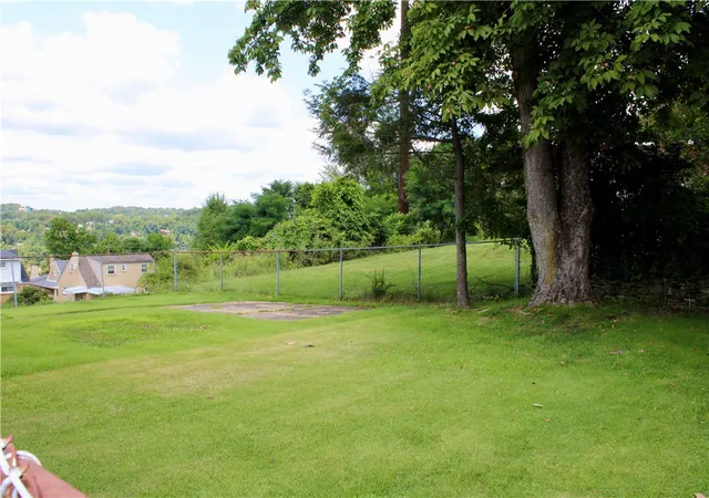 Photo 3 of Single family home for sale at 1401 Elliott St, Verona, PA 15147 | MLS# 1766587 | Listing updated on 2026-09-03