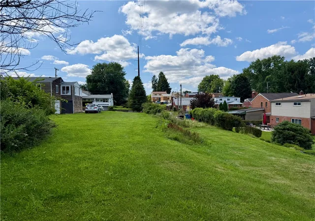 Photo 3 of Single family home for sale at 1401 Elliott St, Verona, PA 15147 | MLS# 1766587 | Listing updated on 2026-09-03
