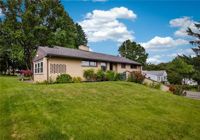 Photo 2 of Single family home for sale at 11 Ellen Dr, Robinson Twp, PA 15136 | MLS# 1766629 | Listing updated on 2026-09-13
