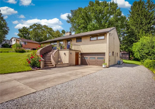 Photo 3 of Single family home for sale at 11 Ellen Dr, Robinson Twp, PA 15136 | MLS# 1766629 | Listing updated on 2026-09-13
