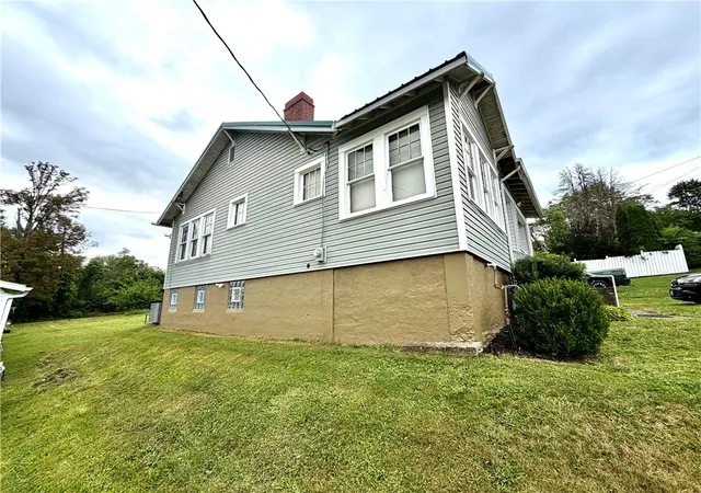 Photo 3 of Sale Pending at 206 S Jefferson St, Connellsville, PA 15425 | MLS# 1766686 | Listing updated on 2026-09-09
