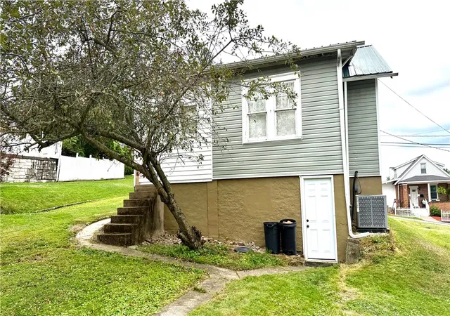 Photo 3 of Sale Pending at 206 S Jefferson St, Connellsville, PA 15425 | MLS# 1766686 | Listing updated on 2026-09-09