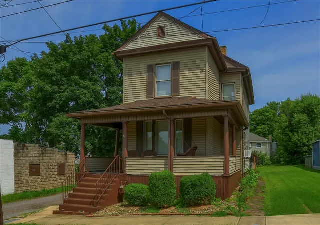 Photo 1 of Single family home for sale at 409 E Reynolds St, New Castle, PA 16101 | MLS# 1766717 | Listing updated on 2026-09-07