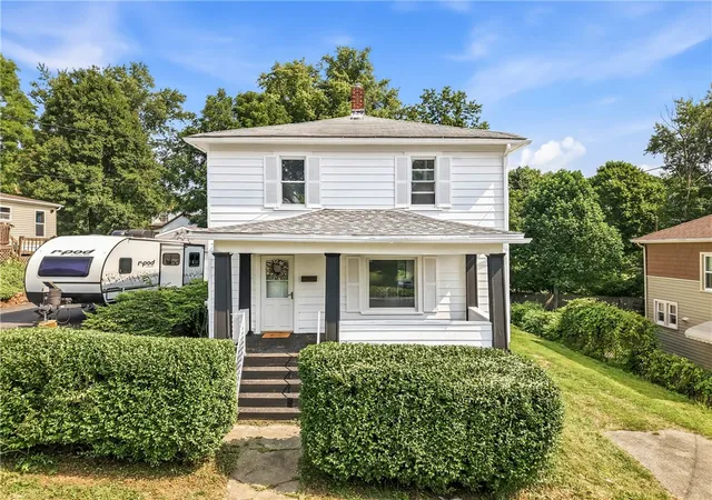 Photo 2 of Sale Pending at 364 Curtis St, Sharon, PA 16146 | MLS# 1766777 | Listing updated on 2026-09-10