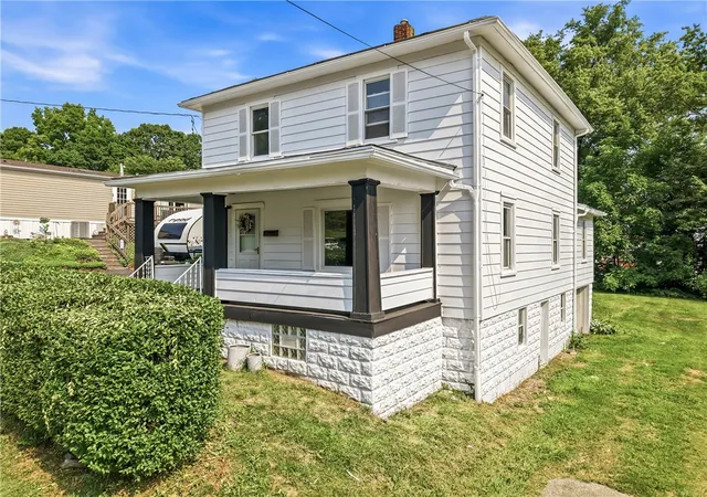 Photo 3 of Sale Pending at 364 Curtis St, Sharon, PA 16146 | MLS# 1766777 | Listing updated on 2026-09-10