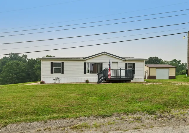 Photo 3 of Manufactured home for sale at 122 Idaho St, Plumcreek Twp, PA 15774 | MLS# 1766819 | Listing updated on 2026-09-16