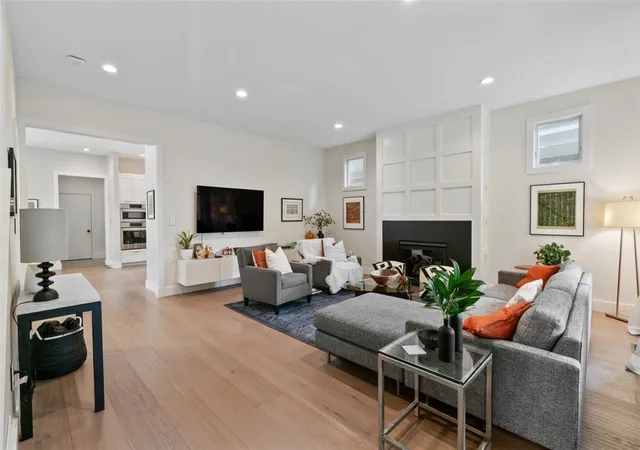 Photo 3 of Single family home for sale at 1005 Hasley Ln, Squirrel Hill, PA 15217 | MLS# 1766758 | Listing updated on 2026-09-09