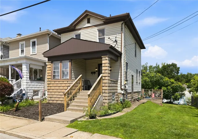 Photo 3 of Single family home for sale at 468 Park St, Rochester, PA 15074 | MLS# 1766844 | Listing updated on 2026-09-08