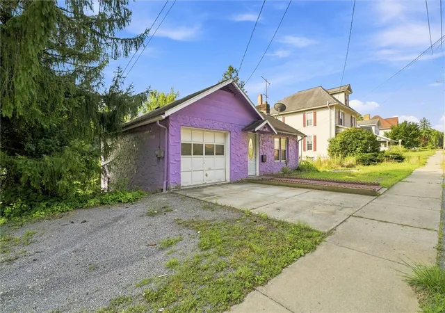 Photo 3 of Single family home for sale at 323 New Castle St, Slippery Rock, PA 16057 | MLS# 1766809 | Listing updated on 2026-09-02